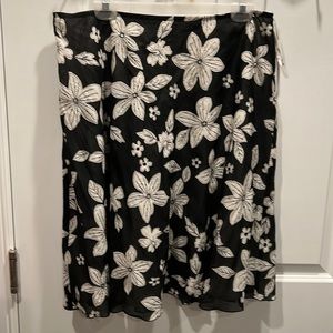 Embellished silk and cotton skirt sz 16.